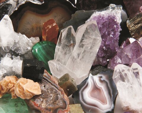 Minerály - majstri tvarov a farieb