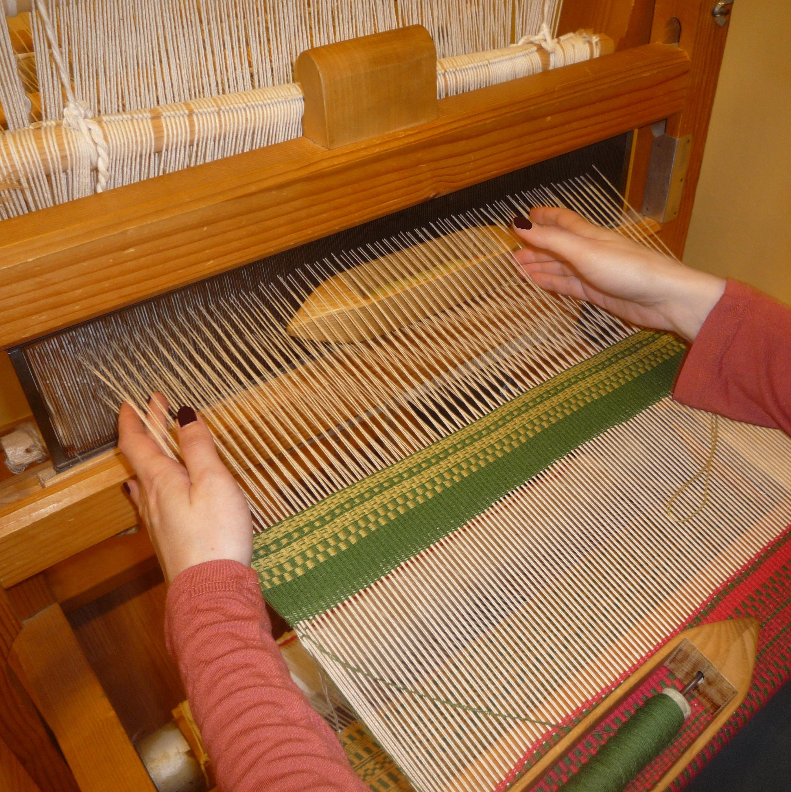 Pestré tkanie: Tkanie na tkáčskom stave