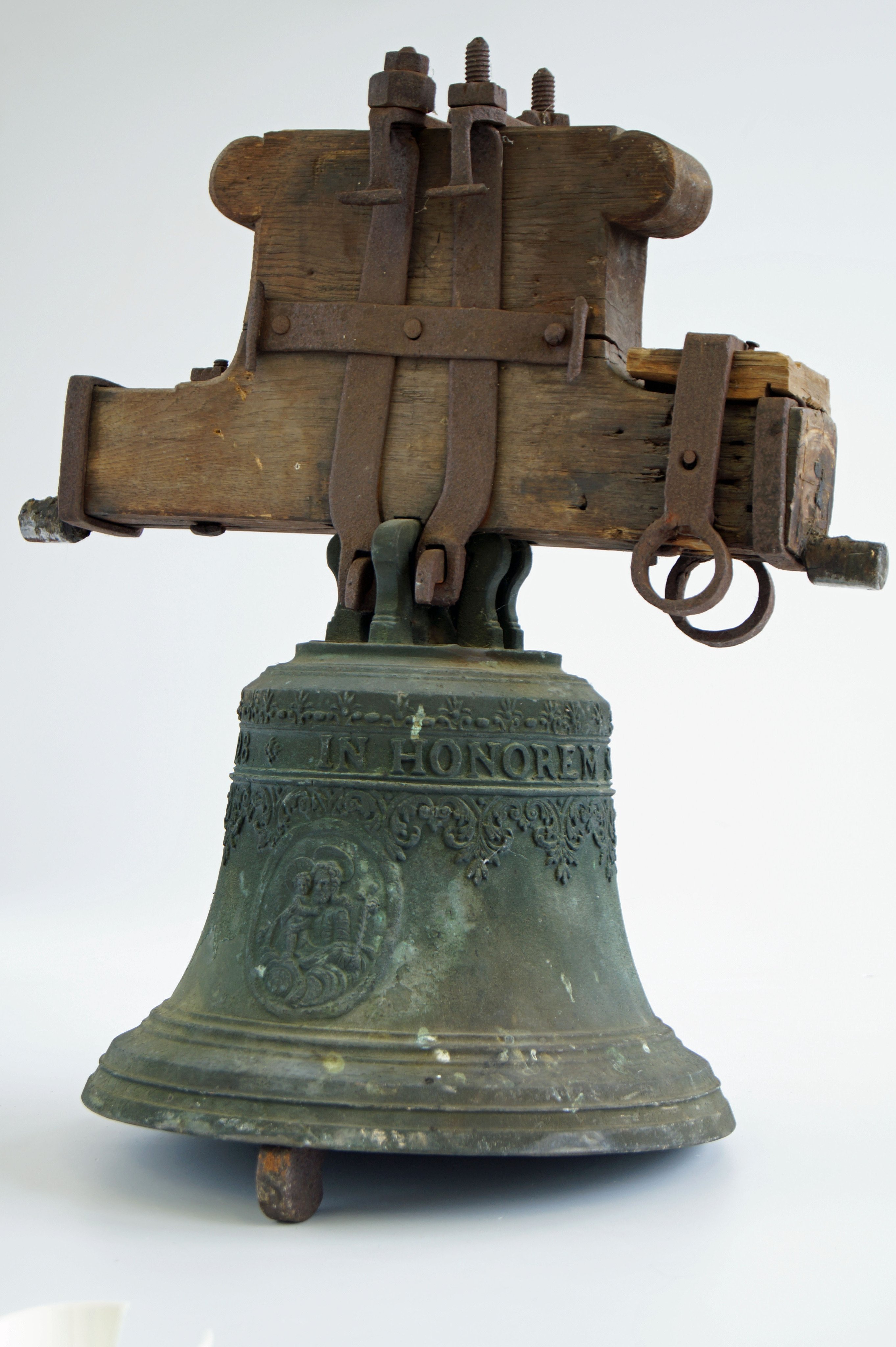 Zvon z Vyšehradného pred obnovou (december 2015)