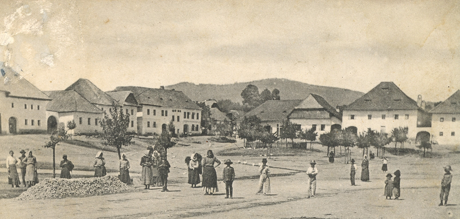 Severozápadná časť námestia v Nemeckom (Nitrianskom) Pravne pred rokom 1905, pohľadnica