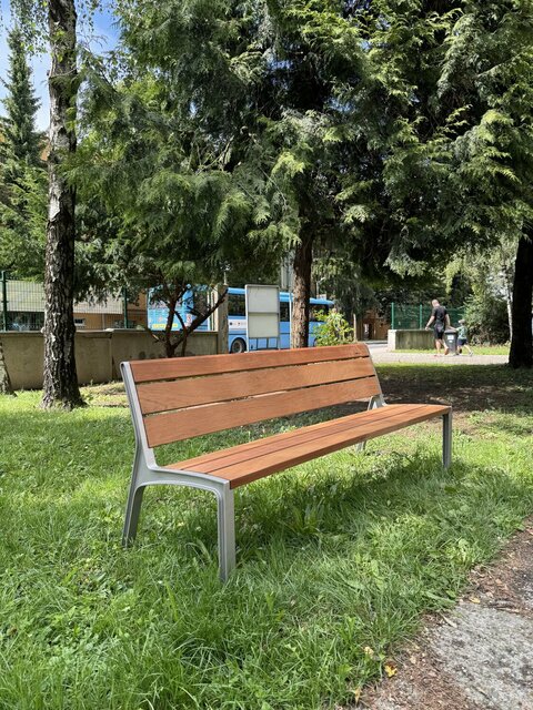 ... na novej múzejnej lavičke! ... na novej múzejnej lavičke!