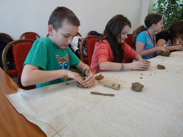 Výpravy do minulosti hrnčiarskej keramiky (11.4.2011) - Hrnciarska keramika 5 