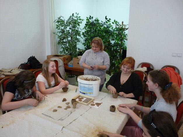 Výpravy do minulosti hrnčiarskej keramiky (11.4.2011) - Hrnciarska keramika 7 